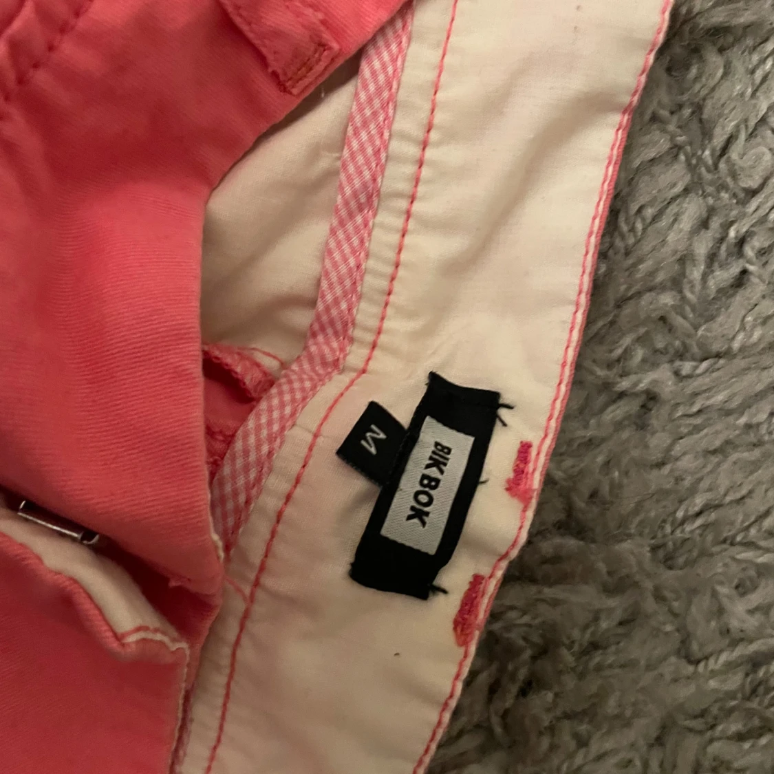 Rosa shorts från Bik Bok, storlek M - 2