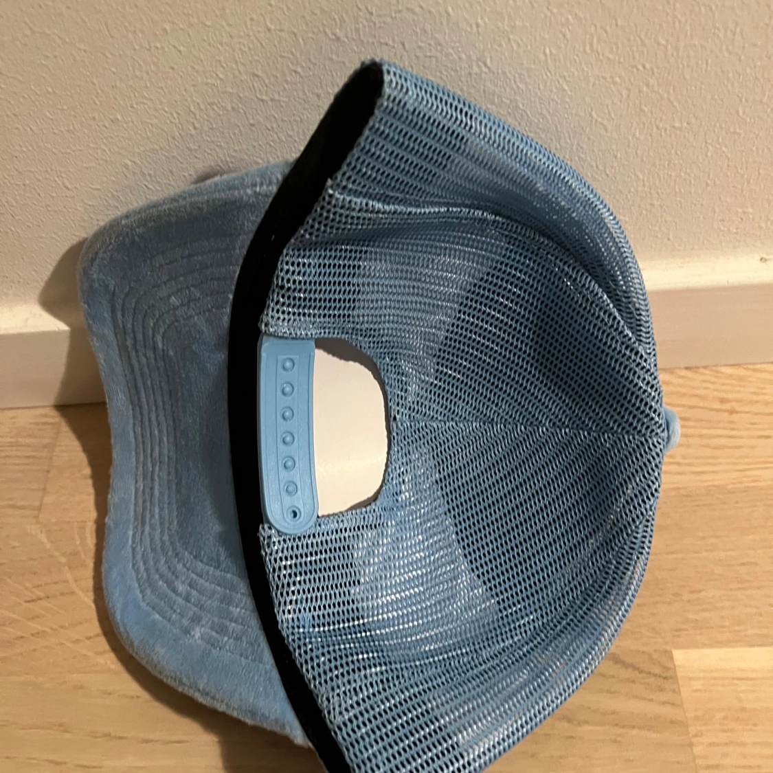 Vit-blå velvetkeps från Ted Wonti - 1