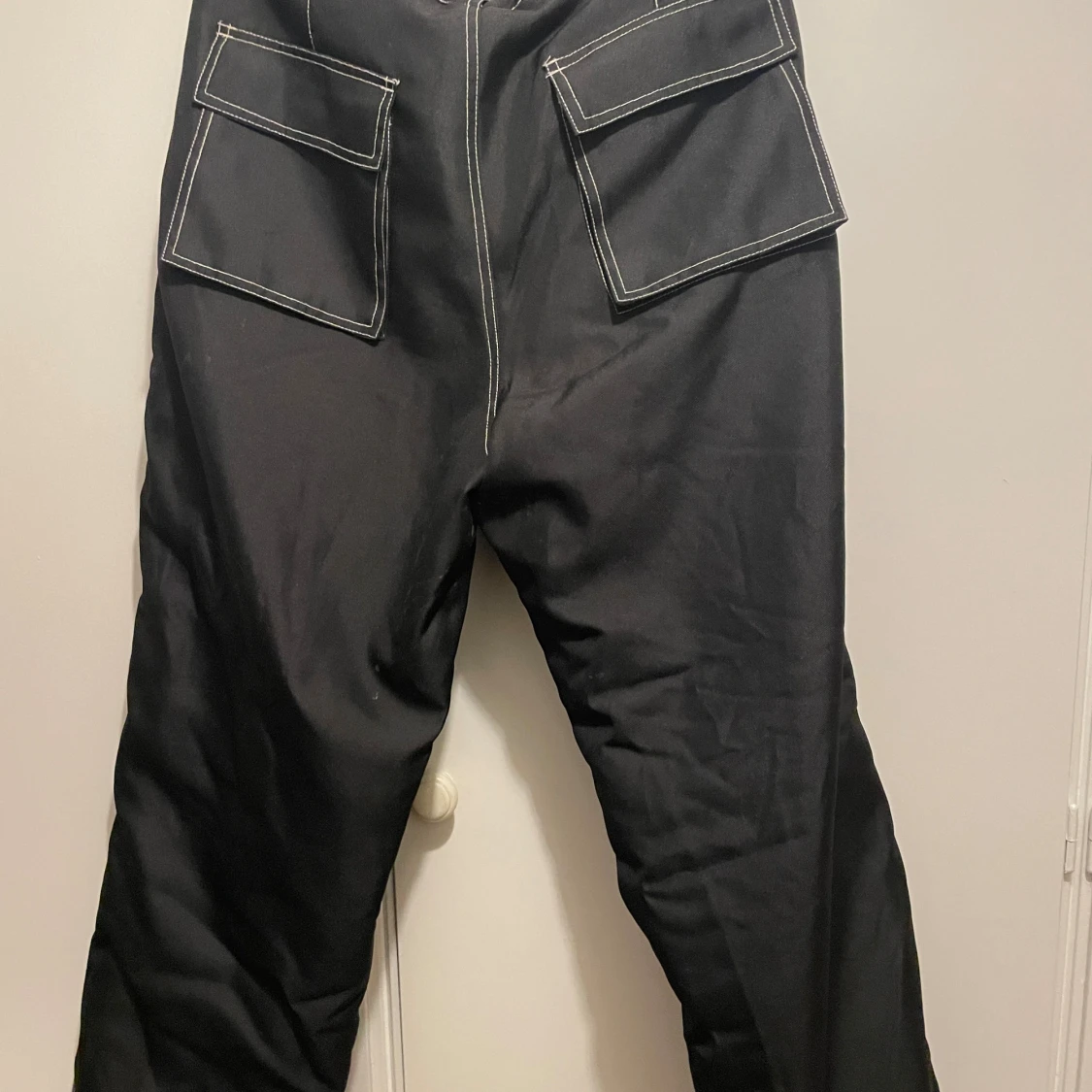 Svarta bluewear byxor med foder o kontrastsömmar - 3