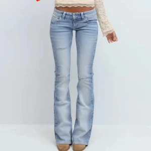 Decorated Low Flare Jeans - I storlek M! Använd fåtal gånger💗 