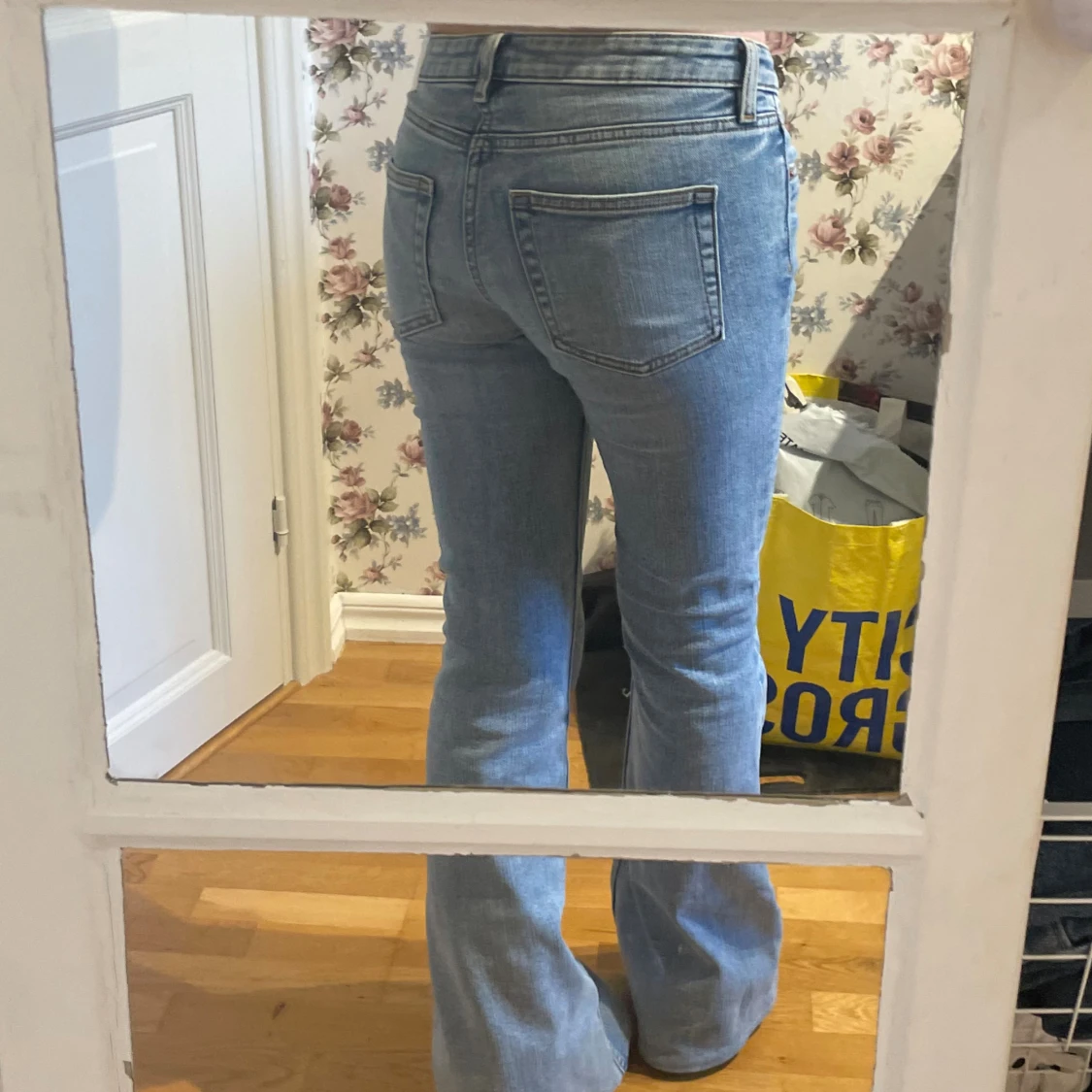 Bootcut ljusblå jeans  - 3