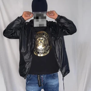 Philipp Plein mössa  - Helt ny. Fin replika med grym kvalitet. One size. Pris: 599kr. Först till kvarn som gäller. Skickas direkt inom 24h