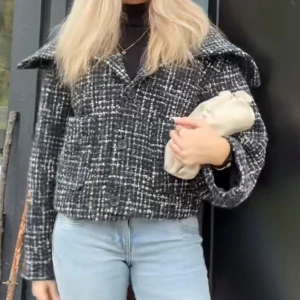 Höst kappa - Säljer nu denna otroliga jacka från &other stories. Använd ca 5 gånger❤️ nypris 1590