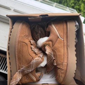 Uggs Lowmell Dam Beige - Oanvända, storlek 39. Först till kvarn
