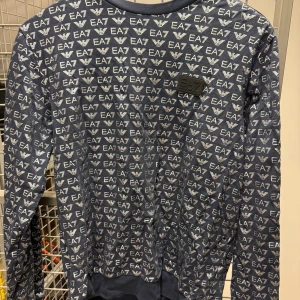 Armani tröja  - Storlek M i mycket fint skick!