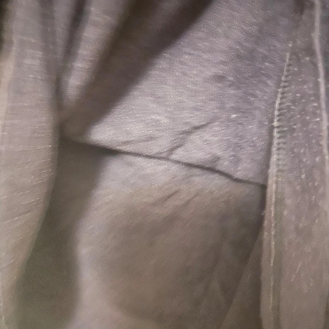 Svart linnetopp med smala axelband - 1