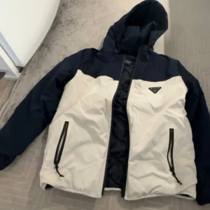 Jacka  - Ska sälja detta jackan, skriv till mig om intresserad eller har frågor 