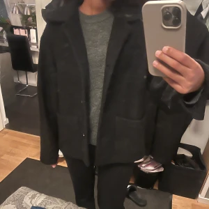 Svart kappa - Svart Kappa från monki