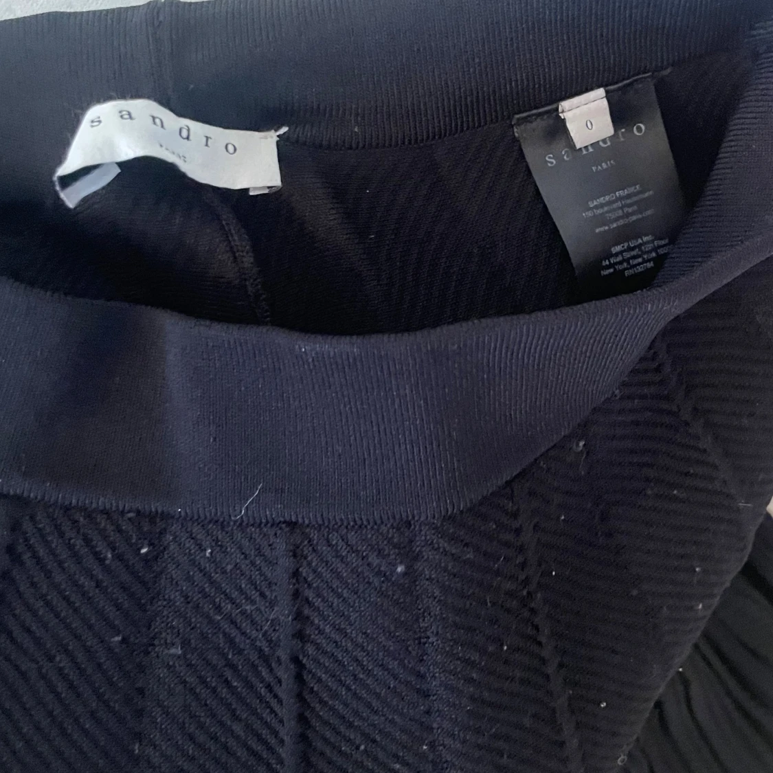 Plisserad svart kjol från Sandro - 2