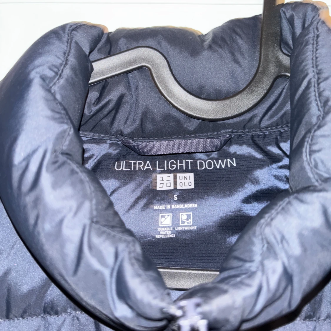 Svart dunjacka från Uniqlo  - 1