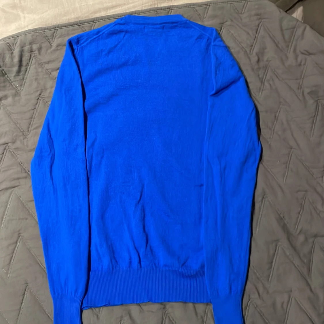 Blå stickad tröja från J.Lindeberg - 1