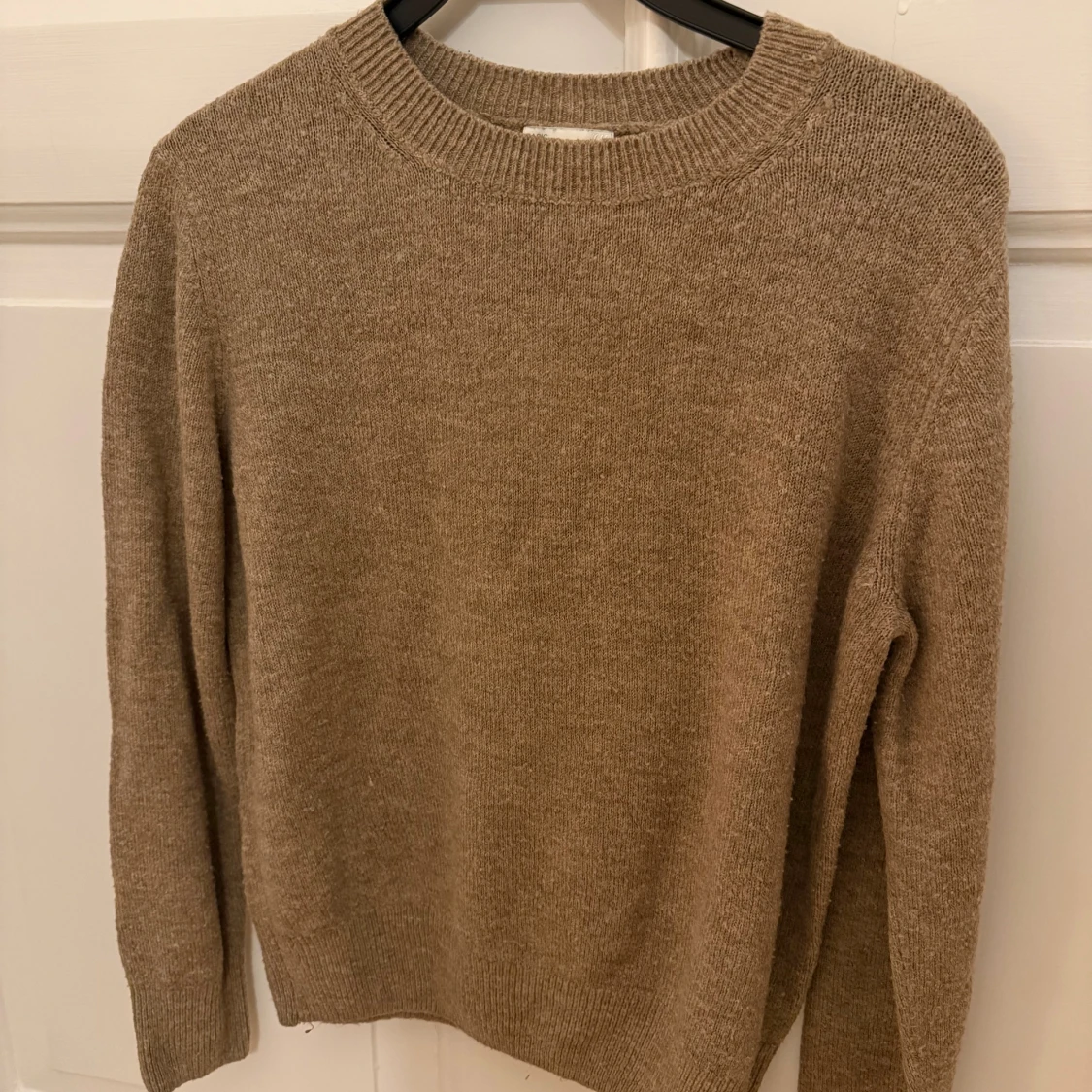 Beige stickad tröja från H&M