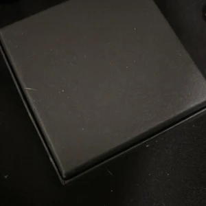 Svart Låda för dekoration - Skriv vid frågor ;)