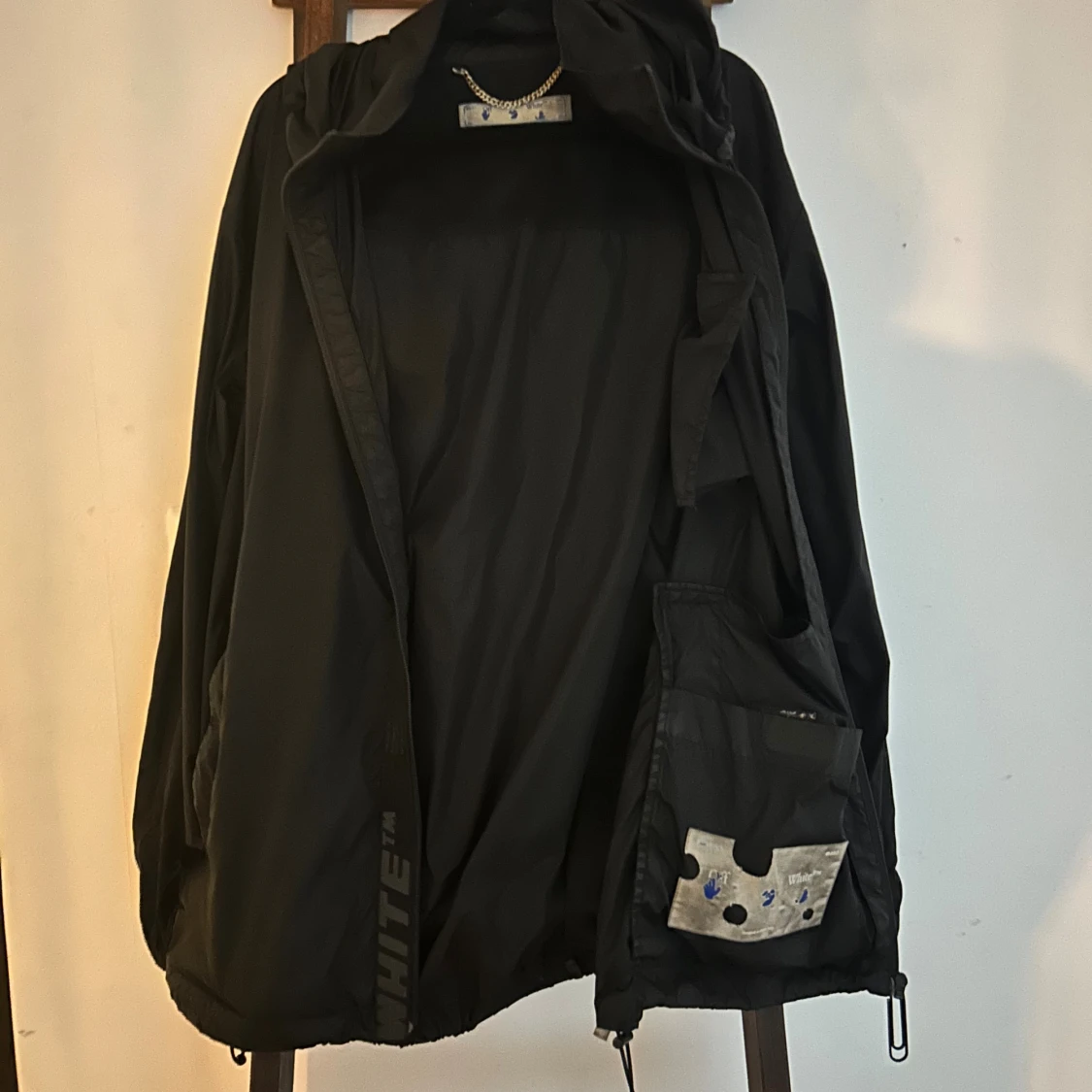 Svart vindjacka från Off-White - 2