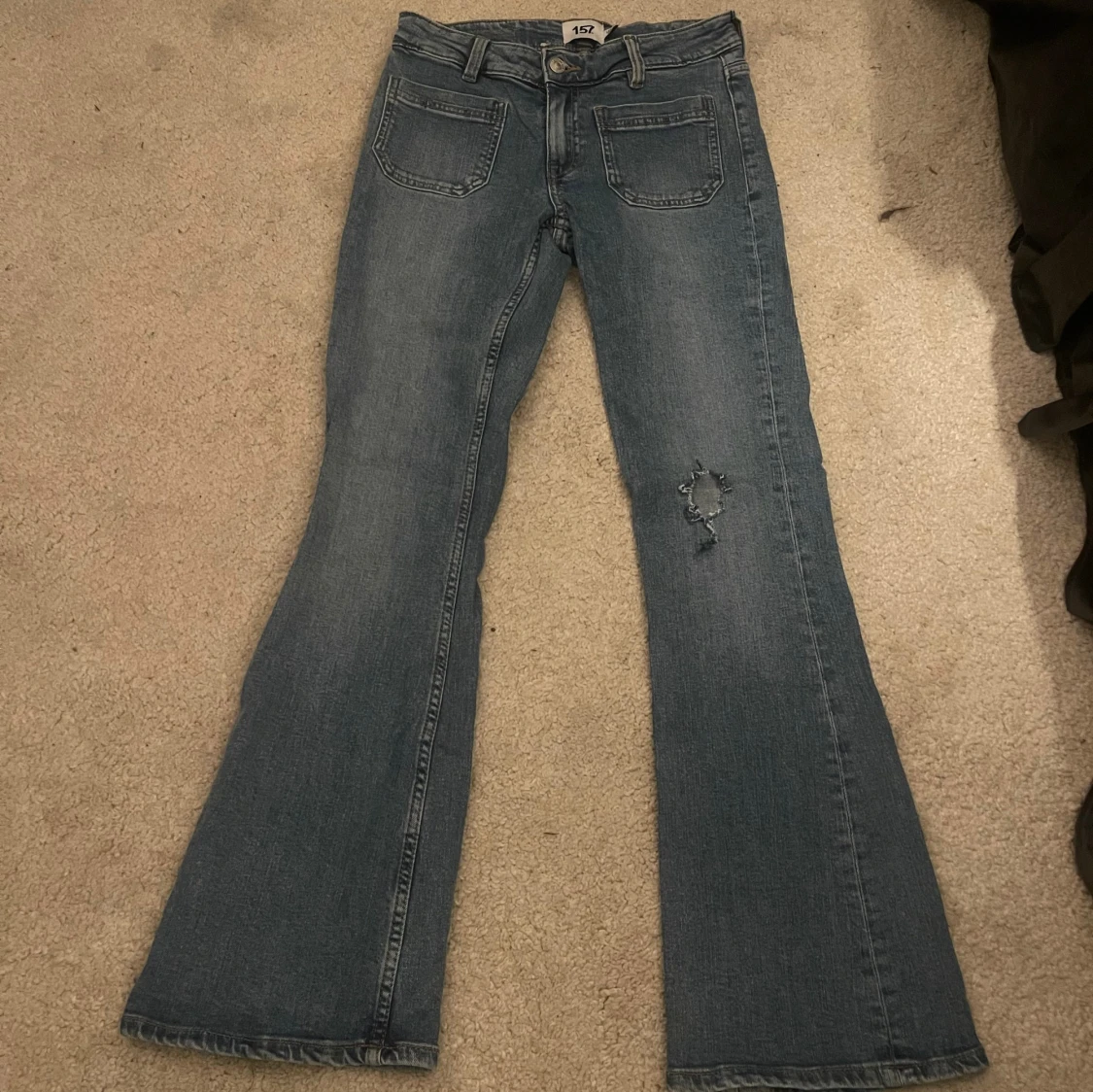 Blå bootcut jeans från Levis 517