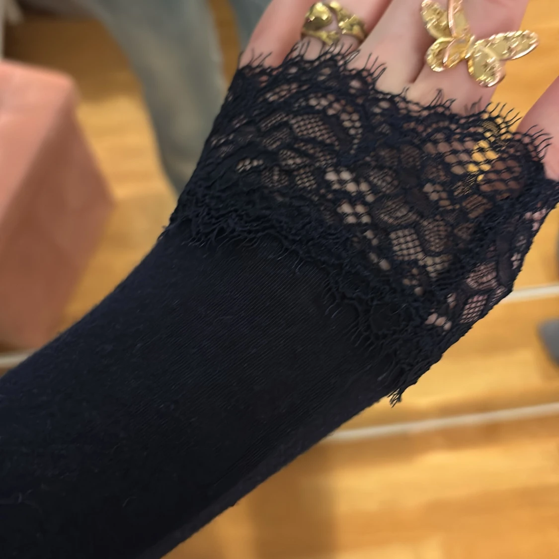 Mörkblå långärmad spetsblus - 2