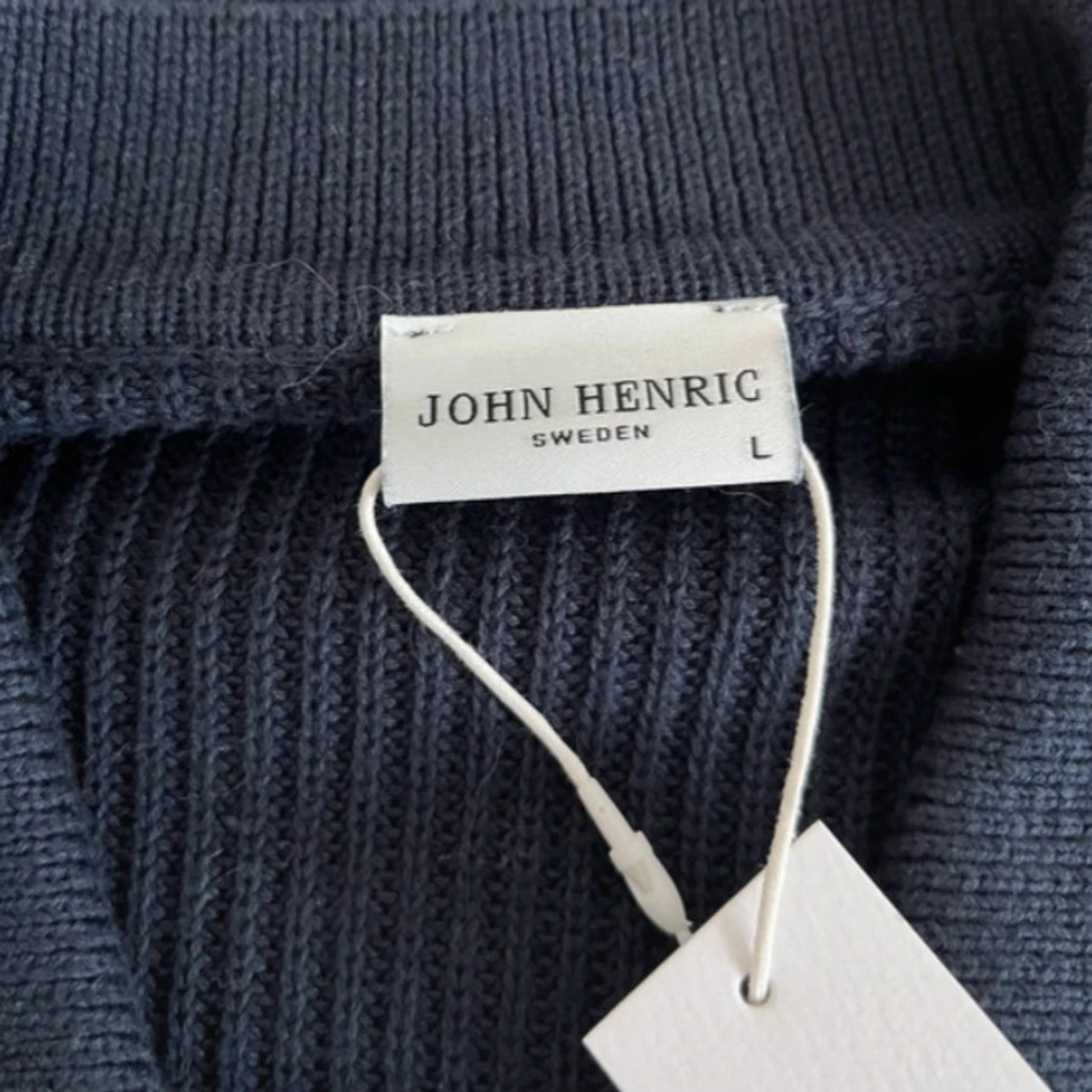 Marinblå stickad pikétröja John Henric - 2