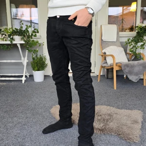 Jacob Cohën jeans - Storlek 30, men skulle snarare säga att de är storlek 31-32. Finns lite tecken på slitage men inga större deffekter. Skriv om du undrar något! 🤩