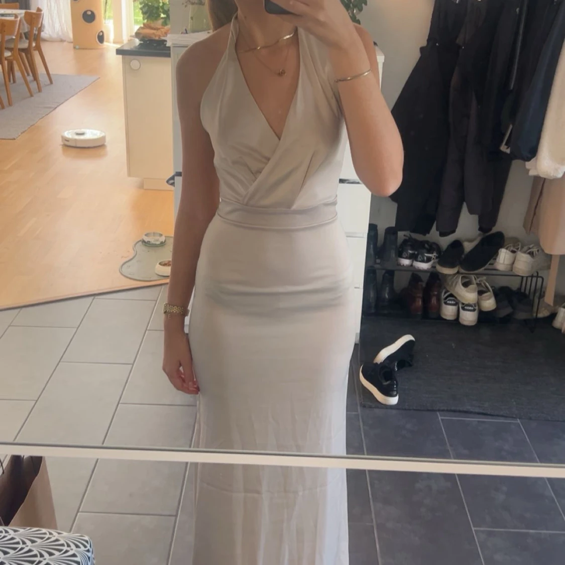 Champagnefärgad balklänning 