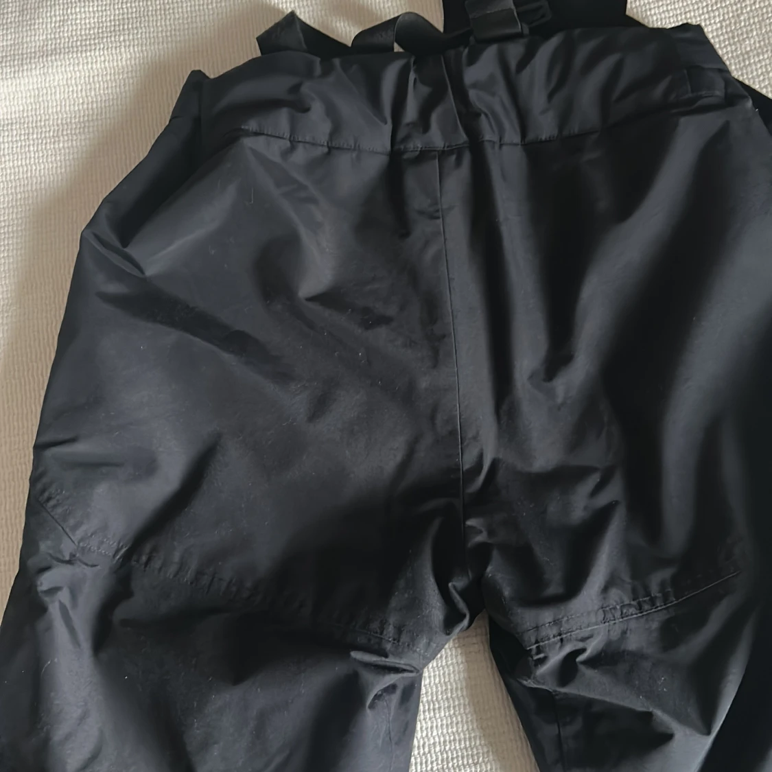 Svarta täckbyxor med hängslen Everest strl.164 cl - 1