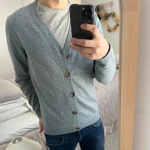 Only and sons stickad cardigan  - Oroligt fet nyskick, med perfekt passform 