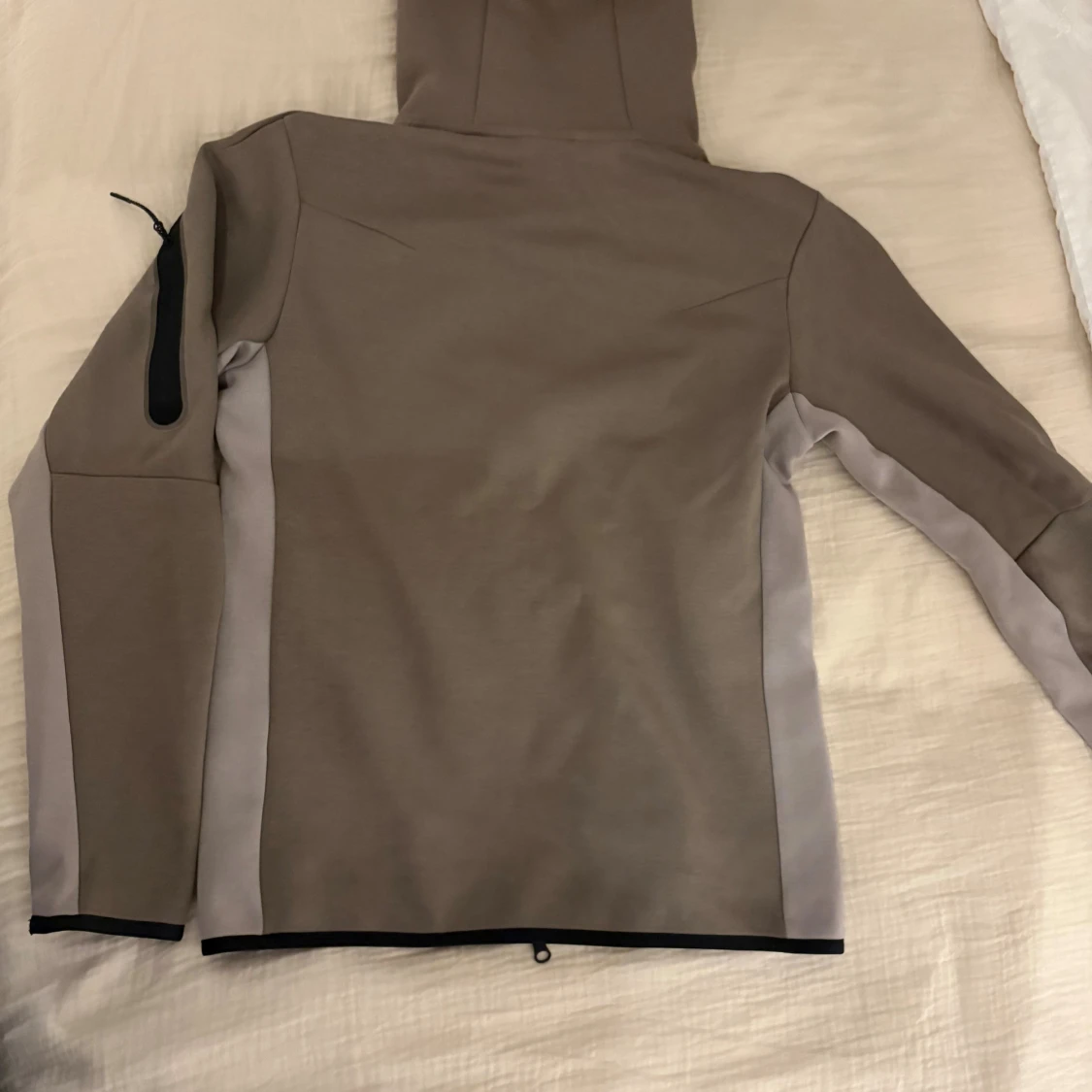 Nike tech i beige och grå, stl S - 2