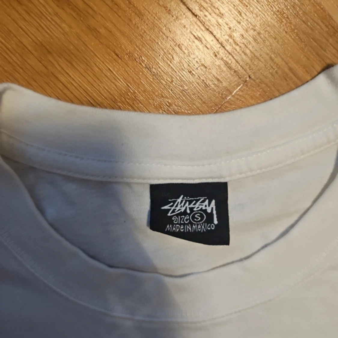 Vit Stüssy t-shirt med 8-ball print - 2