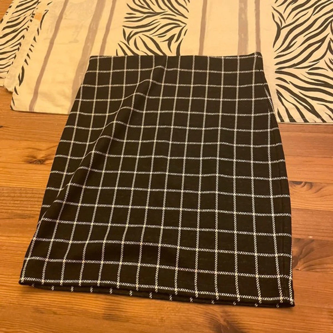 Svartvit rutig minikjol XS