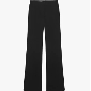 Svarta vida kostymbyxor från Zara  - Säljer dessa svarta vida/utsvängda kostymbyxor från Zara, i storlek S. De är lite längre i längden. ALDRIG använda! Byxorna har två fickor bak.