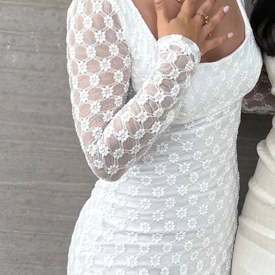 Bardot adoni klänning med spets ärmar 