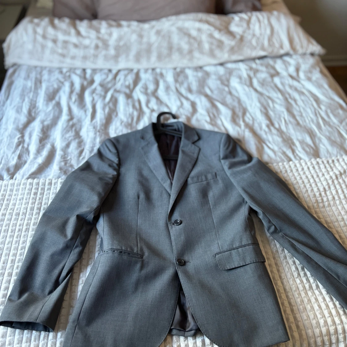 Mörkgrå kavaj med två knappar - 1