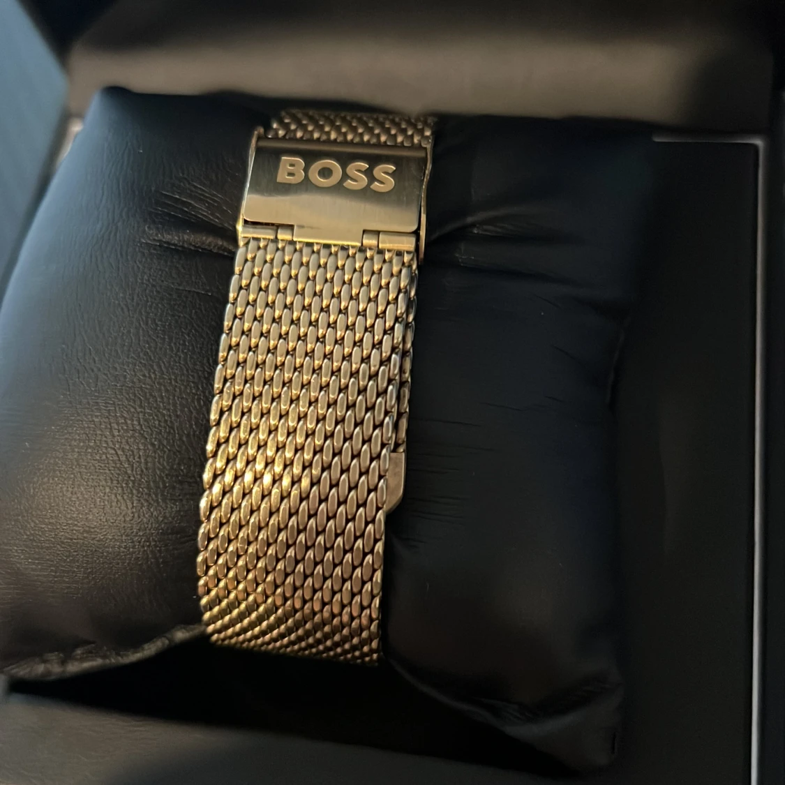 Guldig BOSS kronografklocka meshband - 3