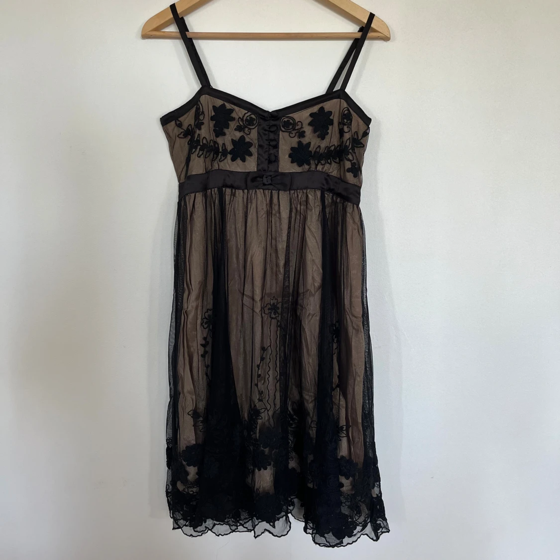 Fin klänning med brodyr