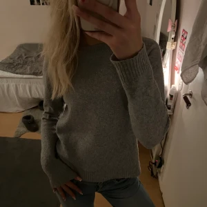 Stickad Vero Moda - Grå stickad tröja från Vero Moda storlek S! 💕