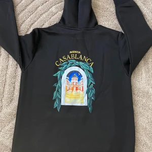 Svart hoodie Avenida Casablanca - Svart hoodie från Casablanca till salu: SAMMA DAG DU KÖPER SAMMA DAG JAG FRAKTAR 