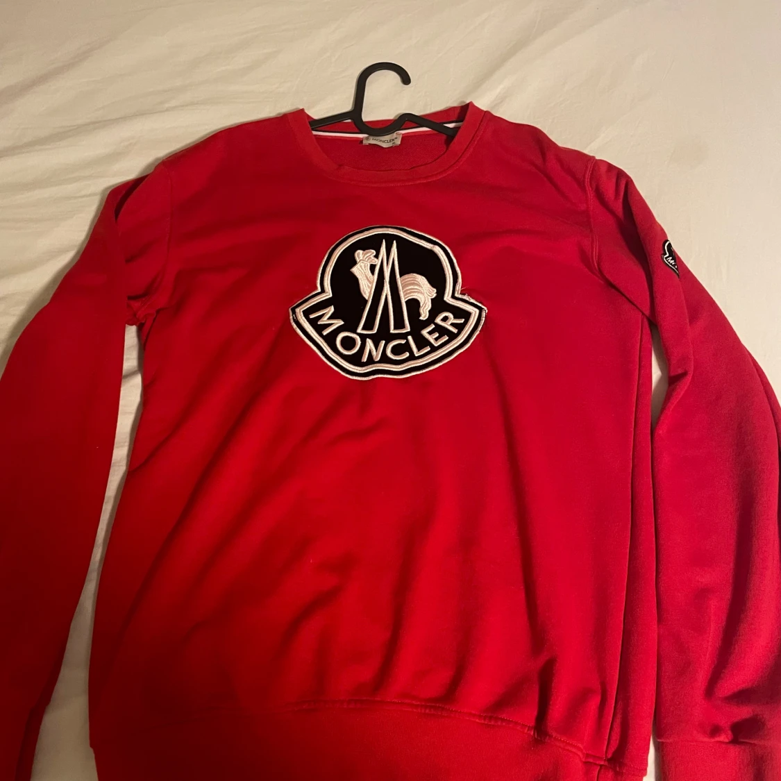 Röd Moncler sweatshirt XL
