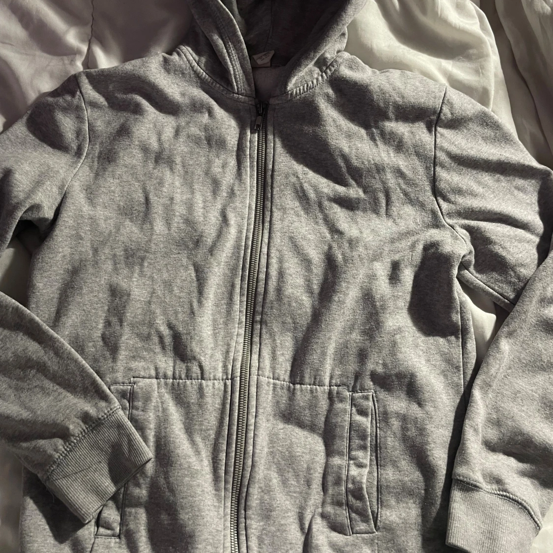 Grå zip hoodie från H&M BASIC - 4