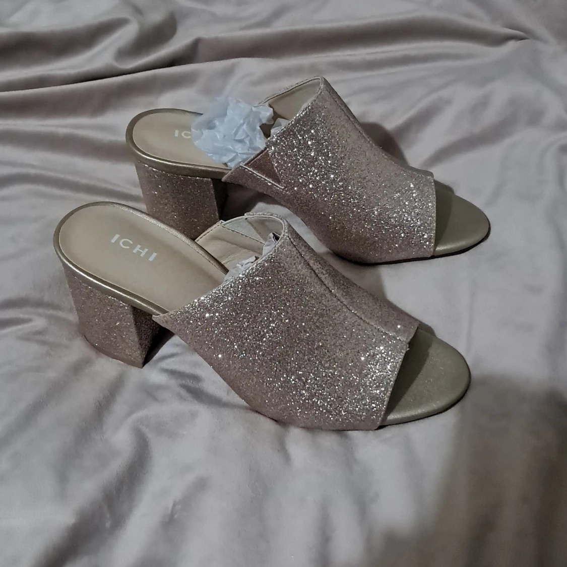 Glittriga klackskor från ICHI - 1