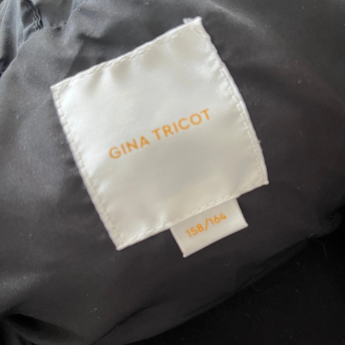 Svart dunväst från Gina Tricot - 1