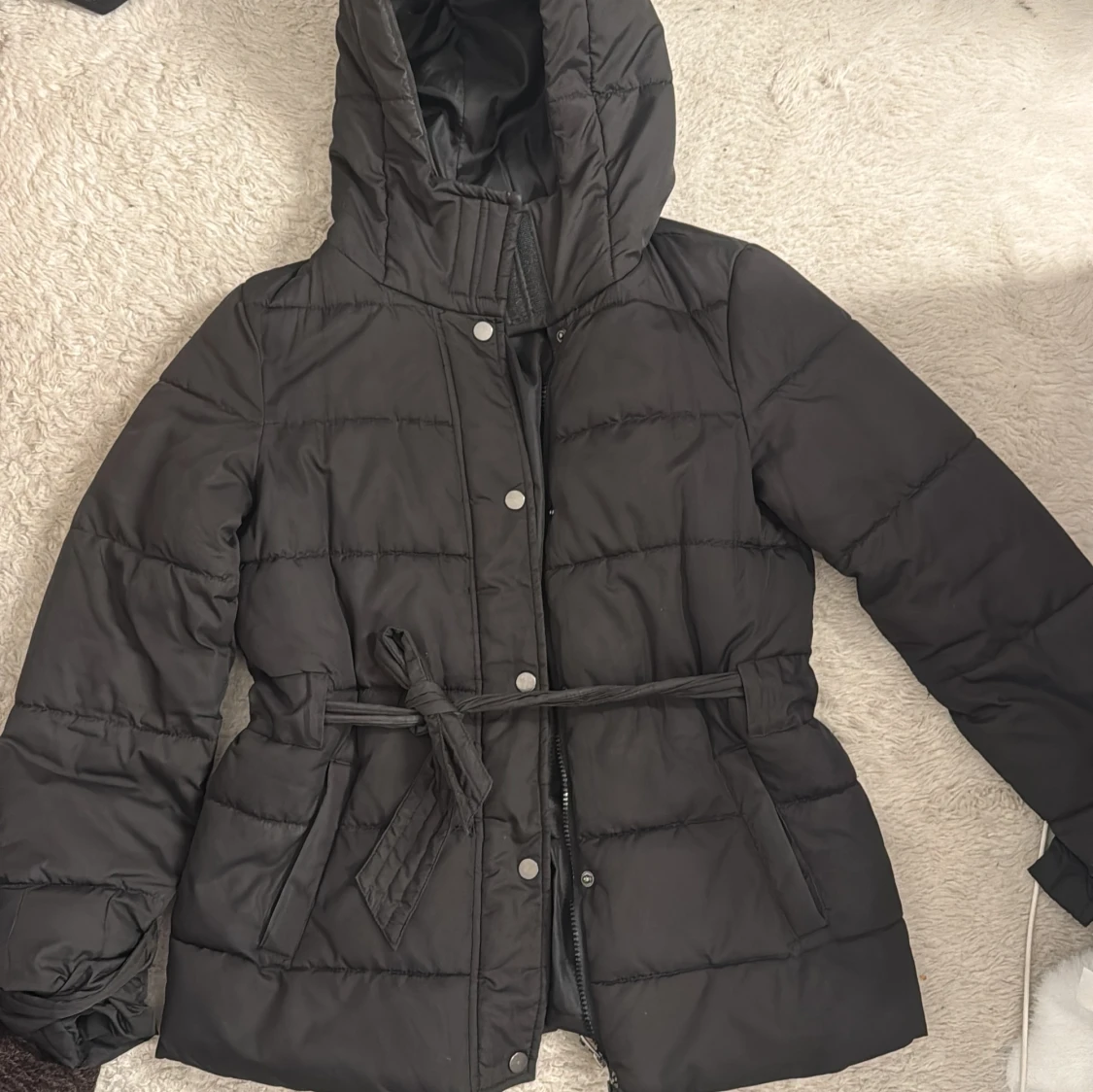 Svart dunjacka från Nelly