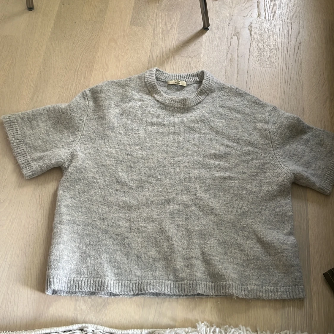 Grå stickad tröja från Gina Tricot - 1