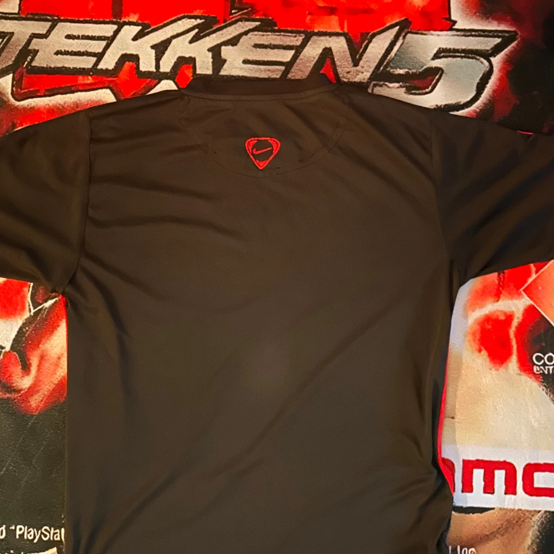 Svart och röd Nike t-shirt - 1