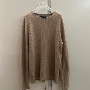 Jack&Jones Sweatshirt  - Beige sweatshirt från Jack&Jones. Den är stickad och är Storleken M.  