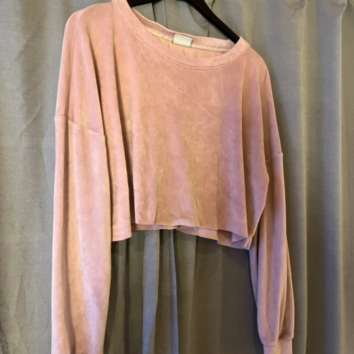 Rosa croppad långärmad topp ONLY