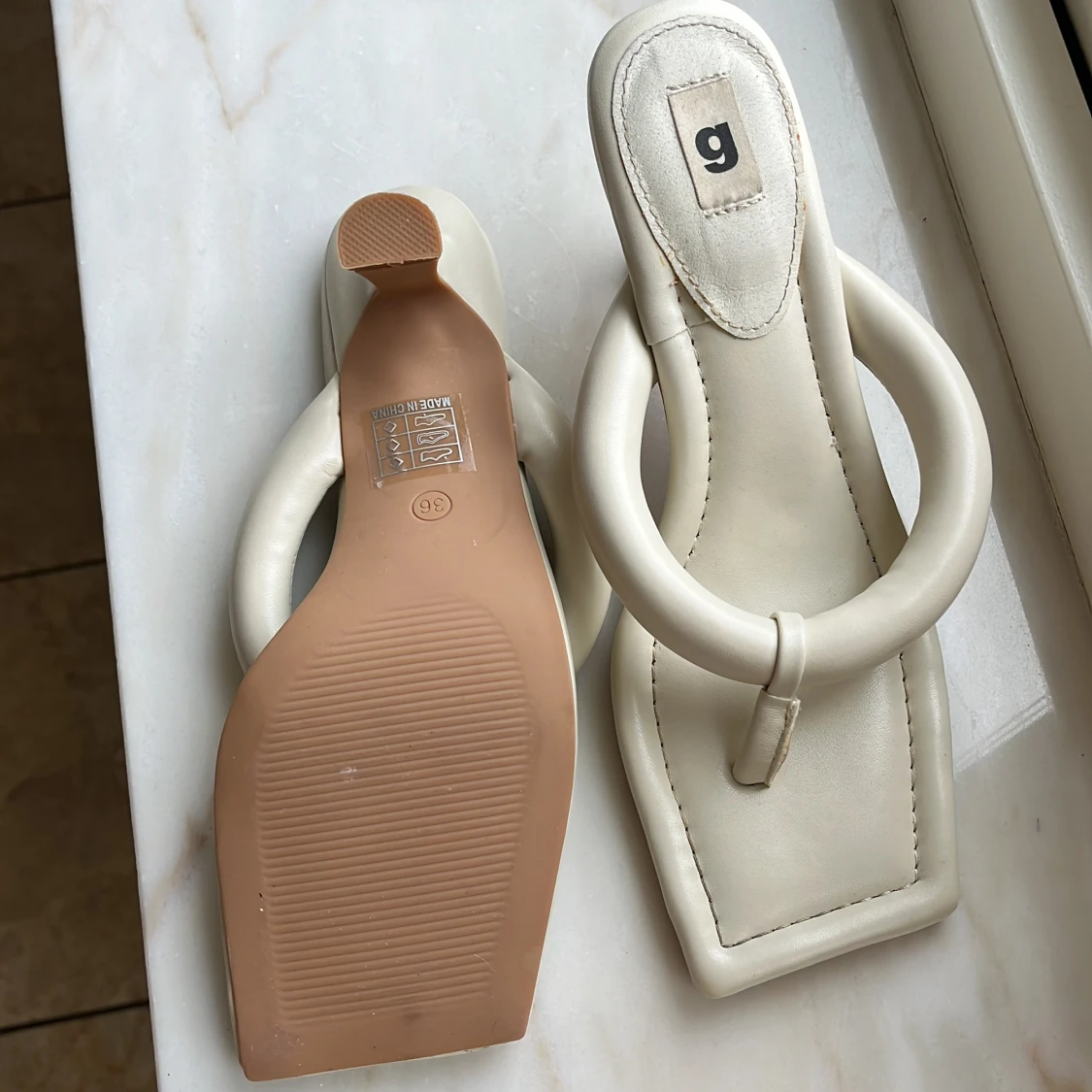 Beiga sandaler med klack från Ganni - 1