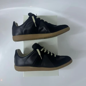 Maison Margiela GATS - Tjena!😃 Säljer mina Maison Margiela GATS. Endast använda 3 gånger då de lite var för små, så otroligt bra skick🙌 Självklart äkta. Hör av er vid minsta fundering