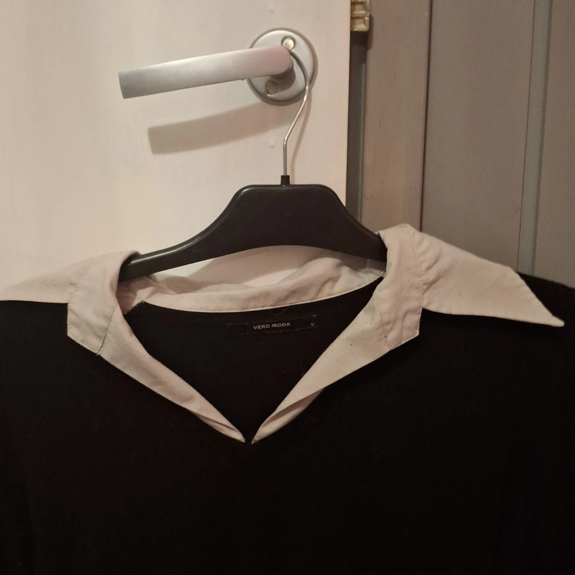 Svart tröja med vit krage Vero Moda - 2