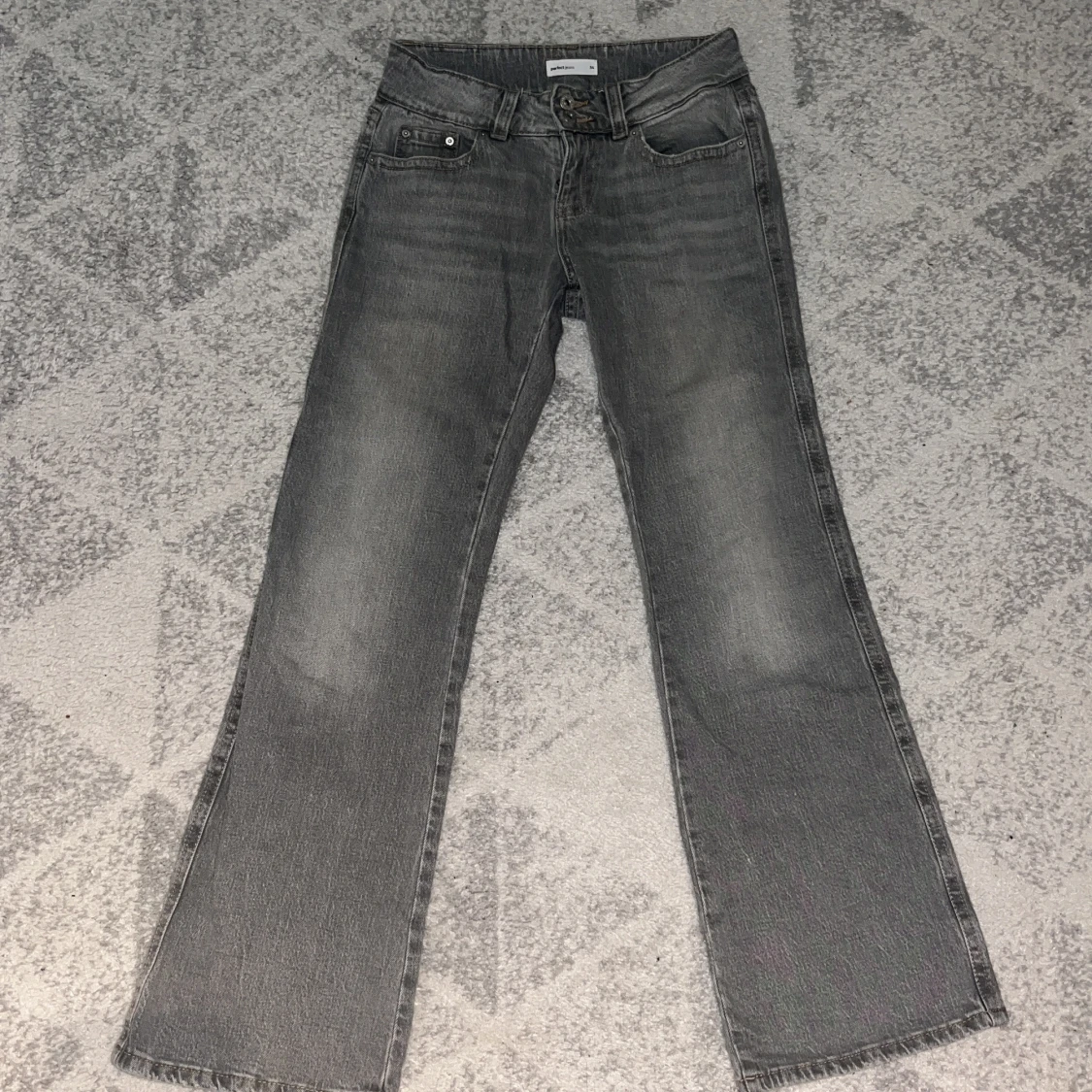 Grå jeans från Gina tricot, stl 34