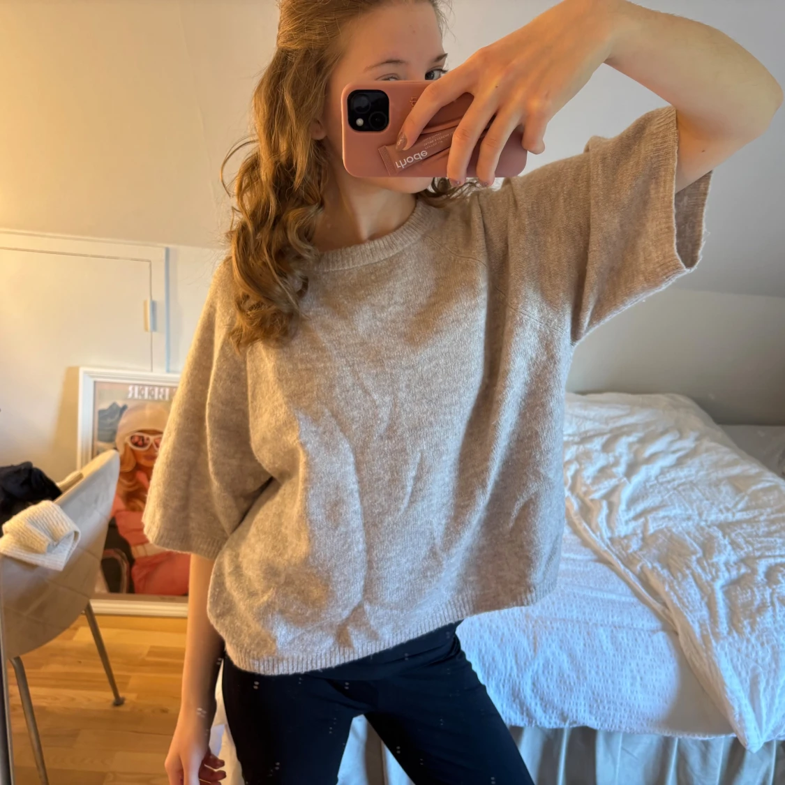 Beige stickad tröja med kort ärm