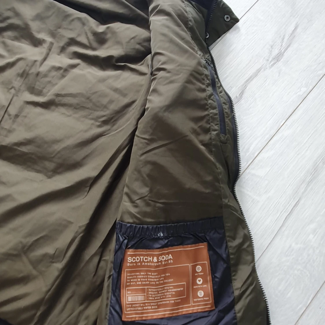 Svart dunväst från Scotch & Soda - 3